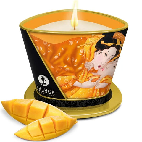 Vela de Massagem Shunga Manga — vela acesa com manga em primeiro plano