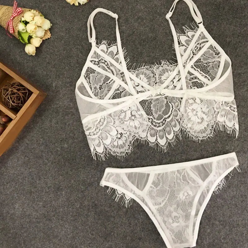 Lingerie em renda transparente com sutiã e calcinha fina - Prazer em TI