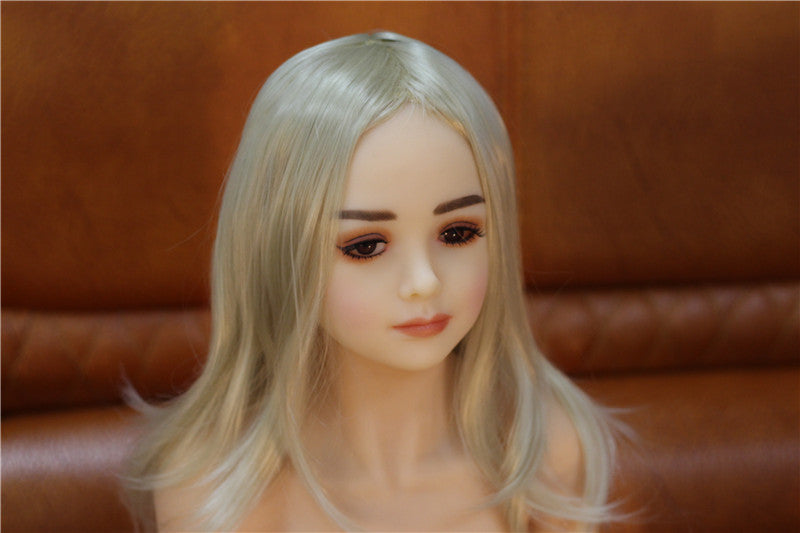 Clara 125 cm – Delicadeza Elegante em TPE Realista