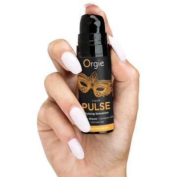 Gel Estimulante Beijável Orgie Pulse — frasco segurado na mão